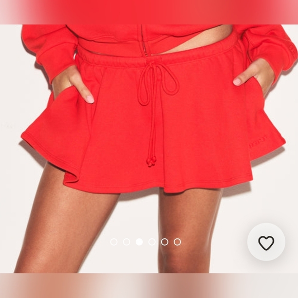 💕NWT SKIMS Cotton Fleece Micro Skirt Skater Red RUBY XS - Picture 1 of 14